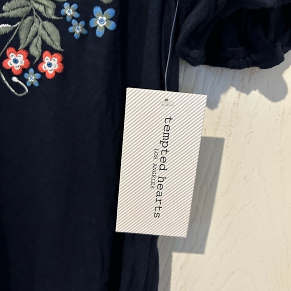 NWOT Tempted Hearts Floral Embroidered Top - Picture 4 of 7